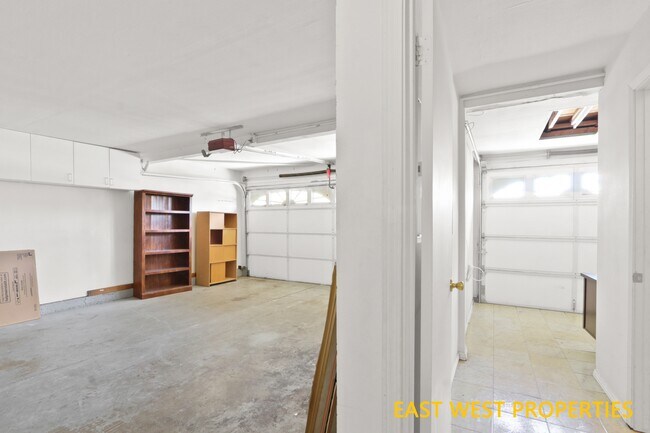 Building Photo - 11186 Lavender Ave