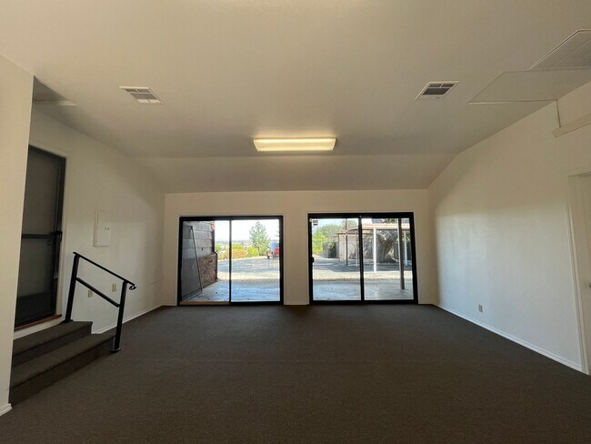 Building Photo - 420 Fairview Ln