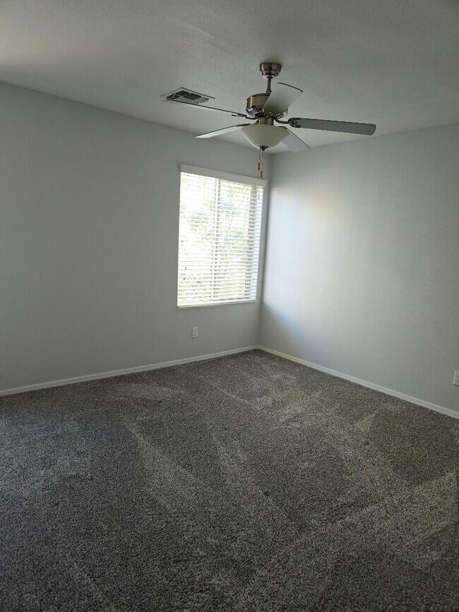Building Photo - 1616 Volponi Dr SE