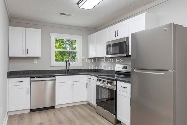 Building Photo - 932 Hurtt Rd