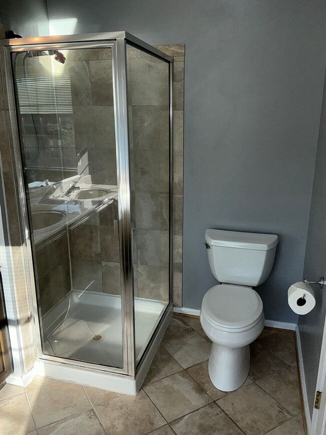 Building Photo - Very well maintained 3BR 2.5BA 3 level townhome located in the Milestone Community of Germantown