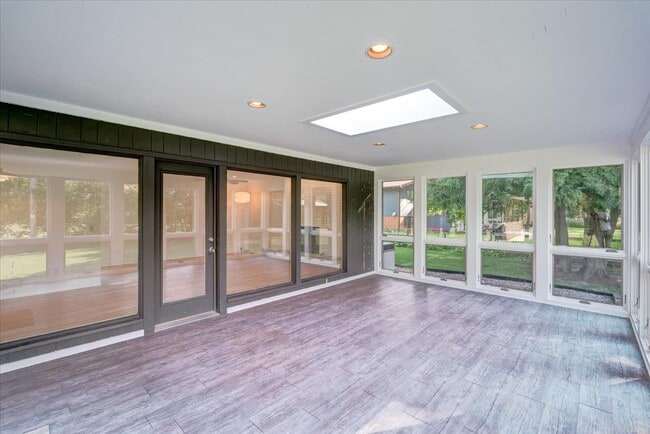 Building Photo - 5813 Anchorage Ave