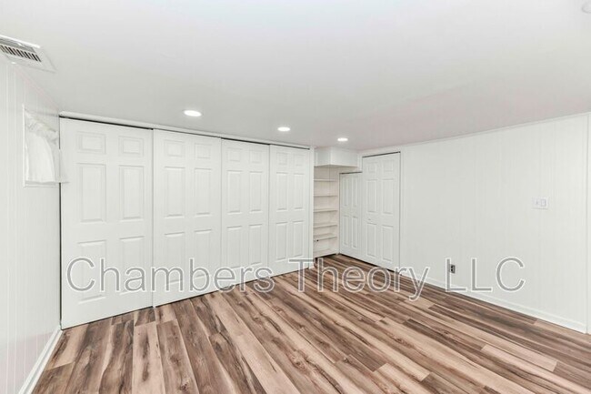 Building Photo - 3057 S Buchanan St