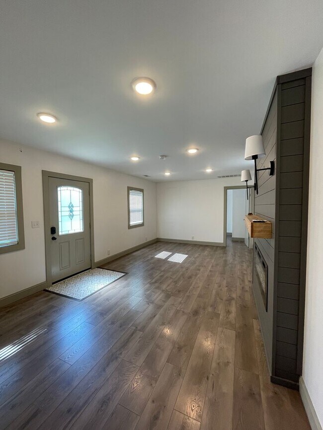 Building Photo - 3032 Choctaw Dr