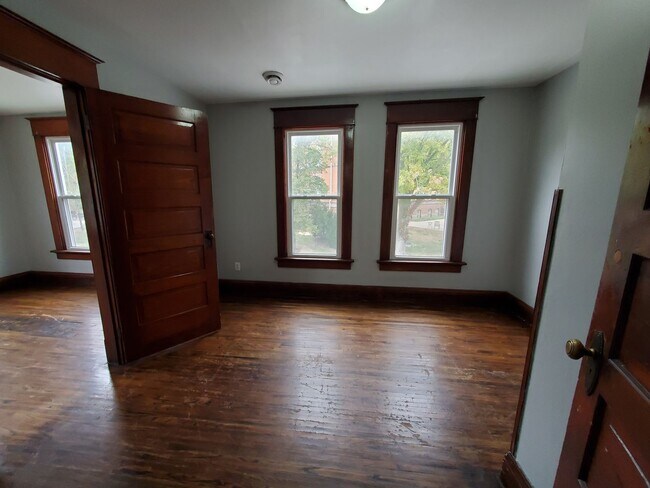 Building Photo - 2047 W 6th St