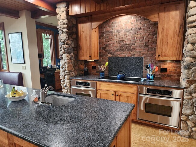 Building Photo - 16946 Belle Isle Dr