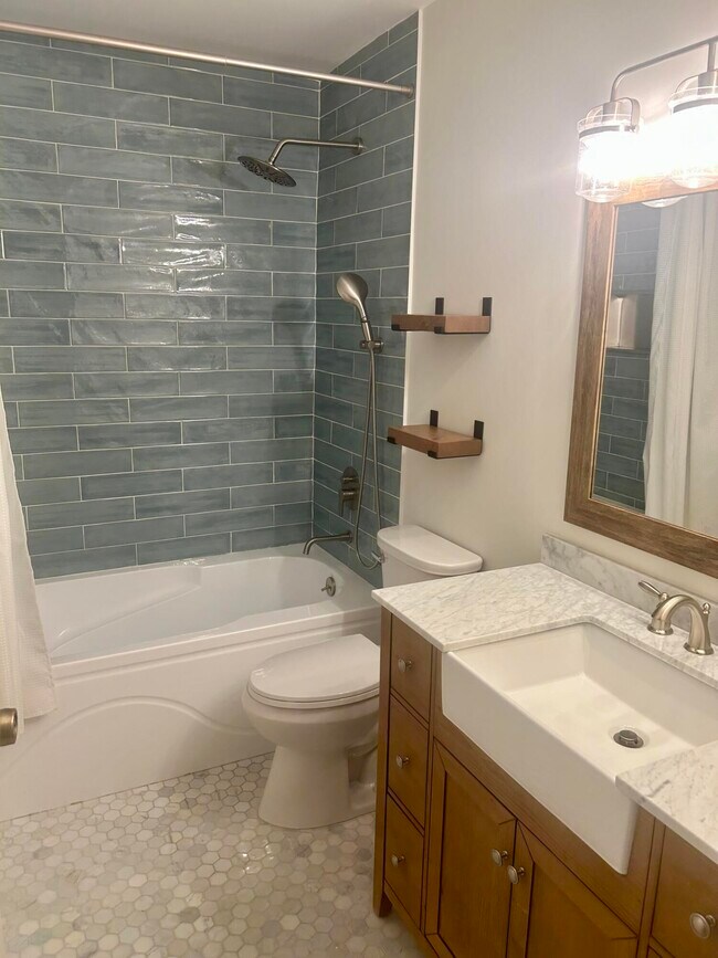 Building Photo - 935 Honeytree Ln