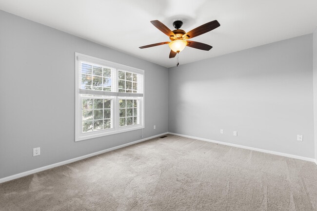 Building Photo - 47643 Ashford Dr S