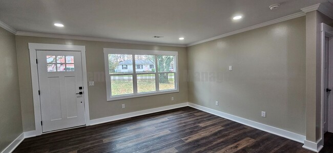 Building Photo - Newly Renovated 3 Bedroom, 2 Bath Brick Home!