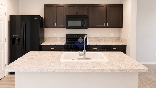 Building Photo - Great home in central location!