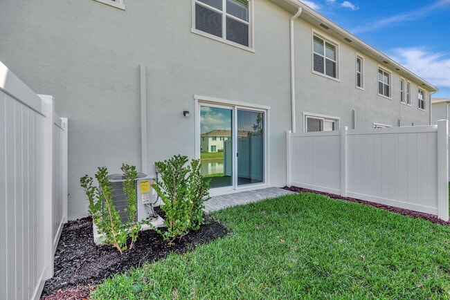 Building Photo - 539 Rivergrass St