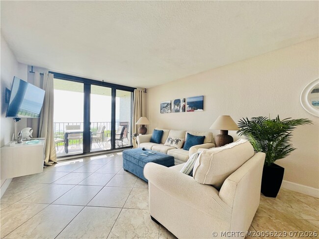 Building Photo - 4250 N Hwy A1A