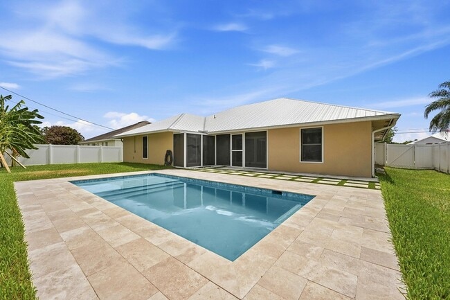 Building Photo - 1280 SW Kalevala Dr