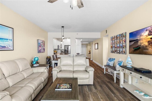 Building Photo - 8000 Sailboat Key Blvd S