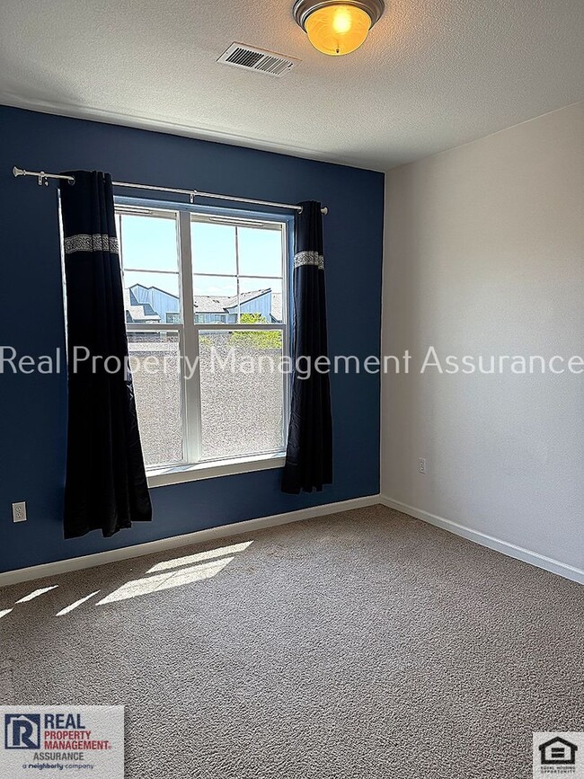 Building Photo - 10733 NE Red Wing Way