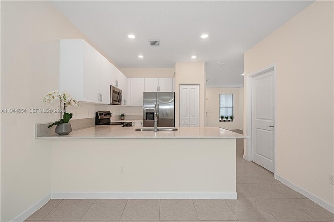 Building Photo - 261 SW 159th Ct