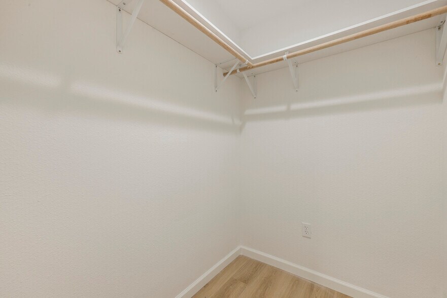 Building Photo - 214 Kimble St