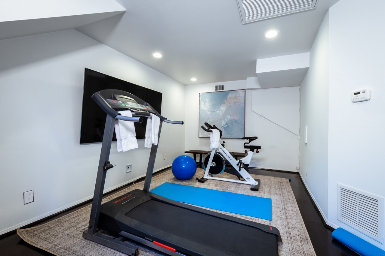 Gym or tv area - 2942 Passmore Dr