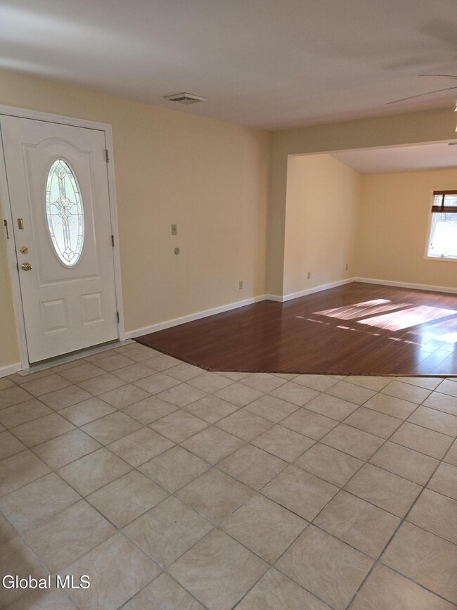 Building Photo - 7 Bedford Dr