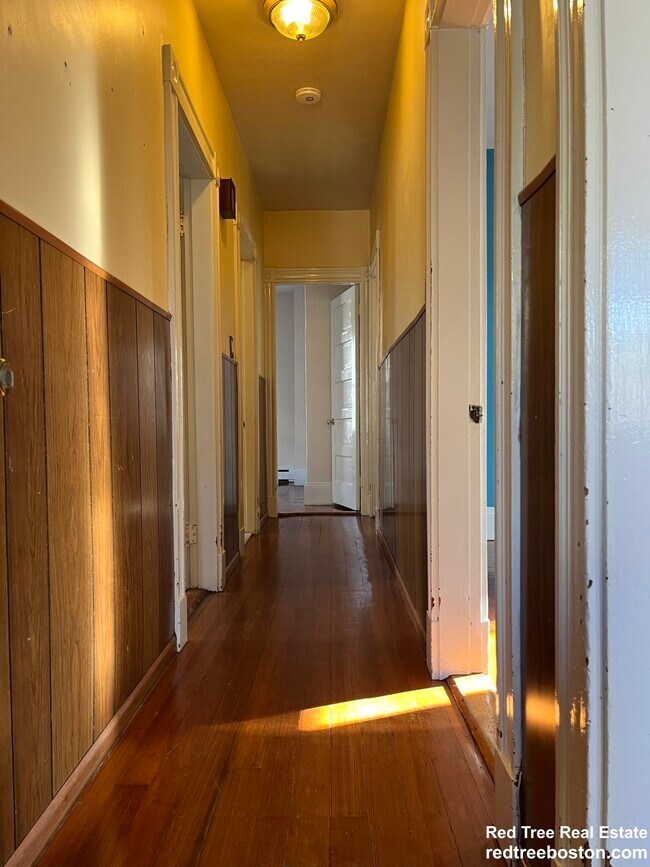 Building Photo - 166 Elm St