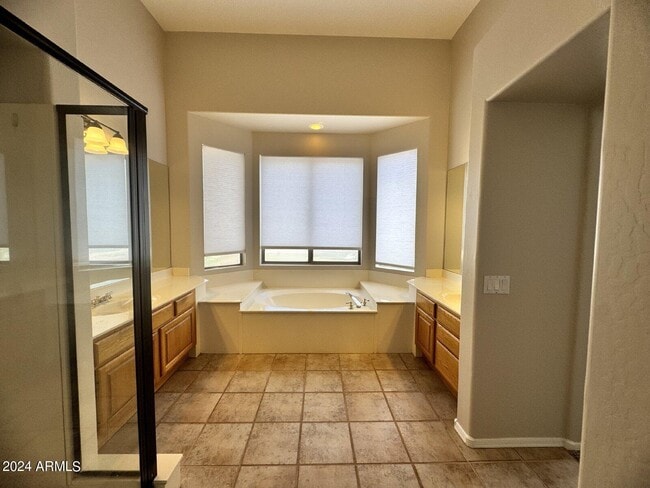 Building Photo - 1795 W Canary Way