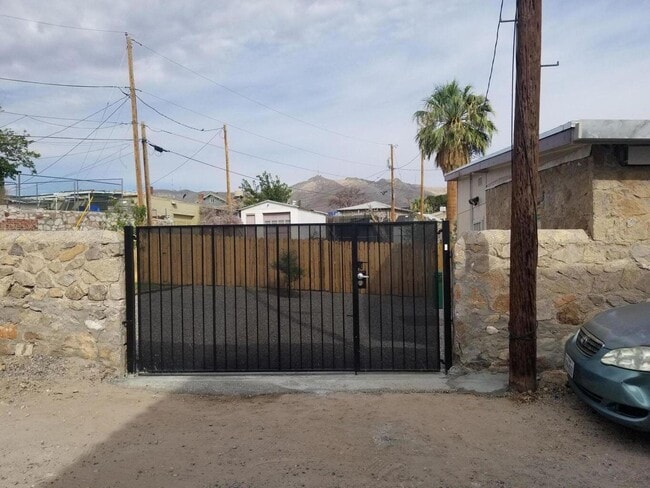 Building Photo - 3828 Altura Ave