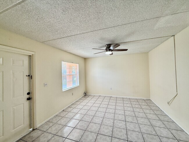 Building Photo - 698 Michigan Ct