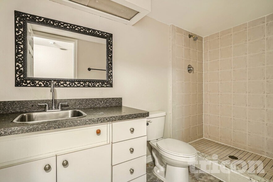 Building Photo - 14718 Seminole Trail