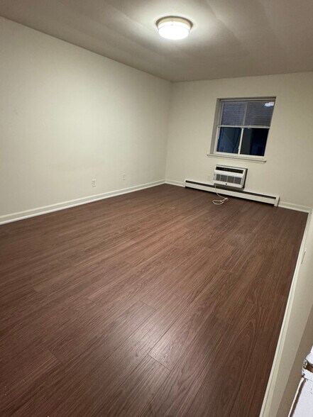 Building Photo - 2260 N Summit Ave