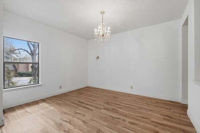 Building Photo - Spacious 4/2.5 in Northwest Crossing