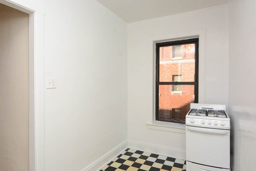 Building Photo - 3304 W Schubert Ave