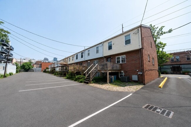 Building Photo - 364 1st St