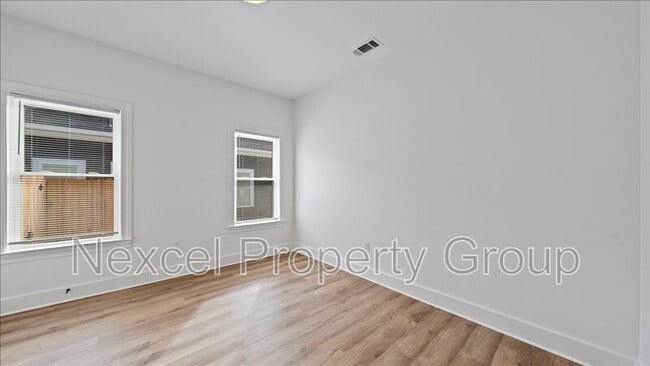 Building Photo - 1072 Bruce St