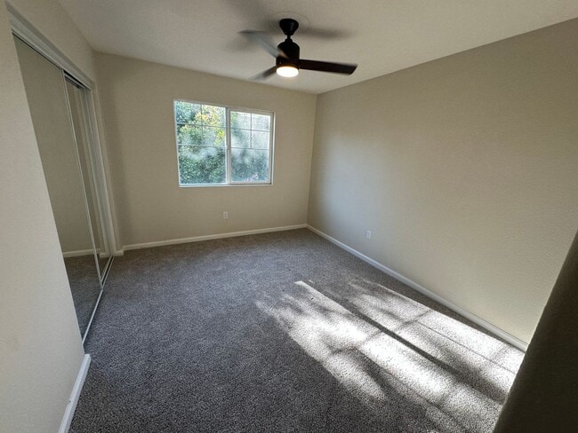 Building Photo - Beautiful 4 Bedroom, 2.5 Bath Tracy Home /...