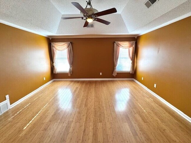 Building Photo - Now leasing a 4-bedroom 3 bath home in Arlington. Great location and great schools!