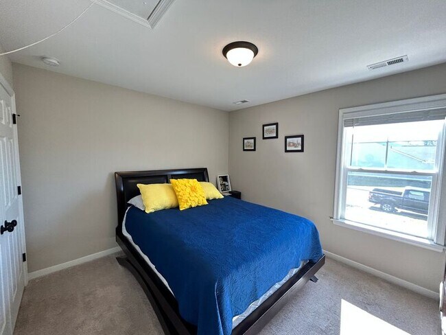 Building Photo - 2157 Kennington Pkwy N