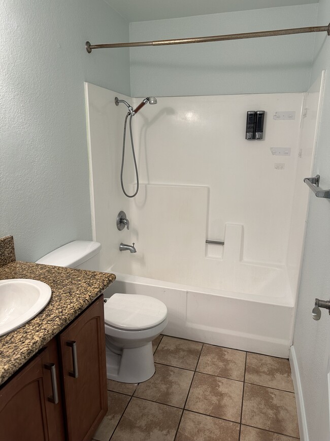 Full Bathroom - 4463 Home Avenue Unit 2