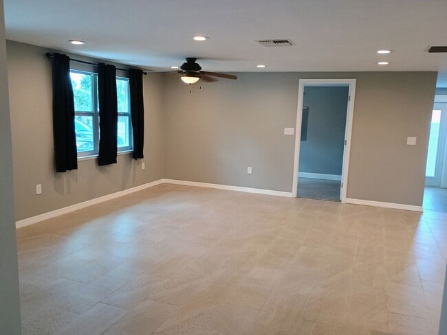 Building Photo - 6737 Udell Ln