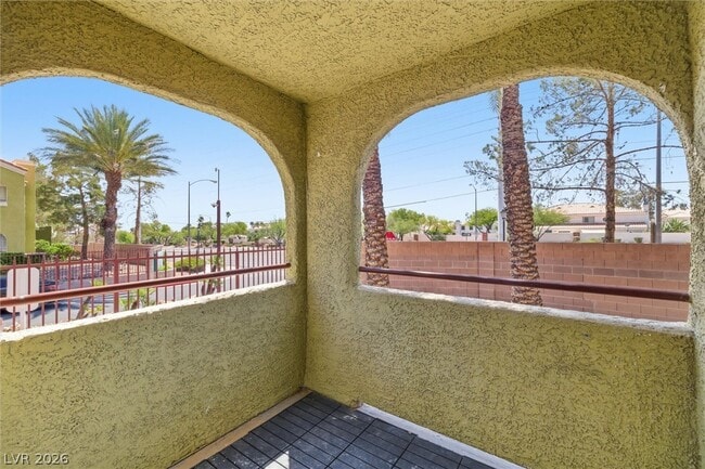 Building Photo - 7950 W Flamingo Rd