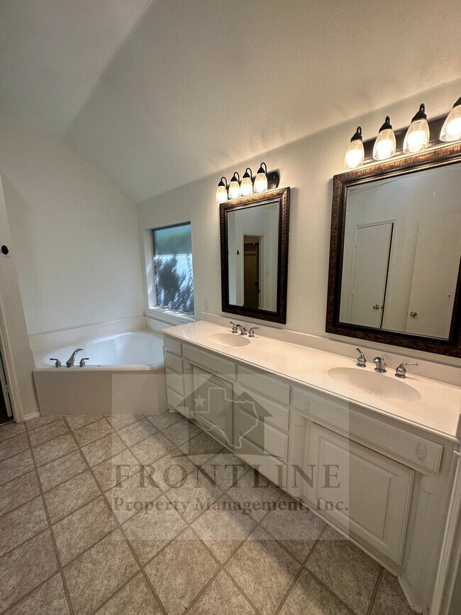 Building Photo - 629 Dorchester Dr