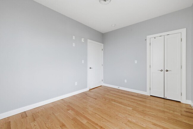 Building Photo - 19 Simon St