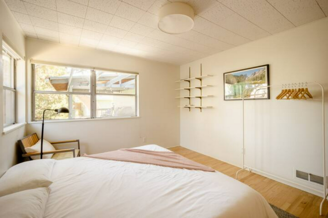 Building Photo - 2102 Mariposa Ave