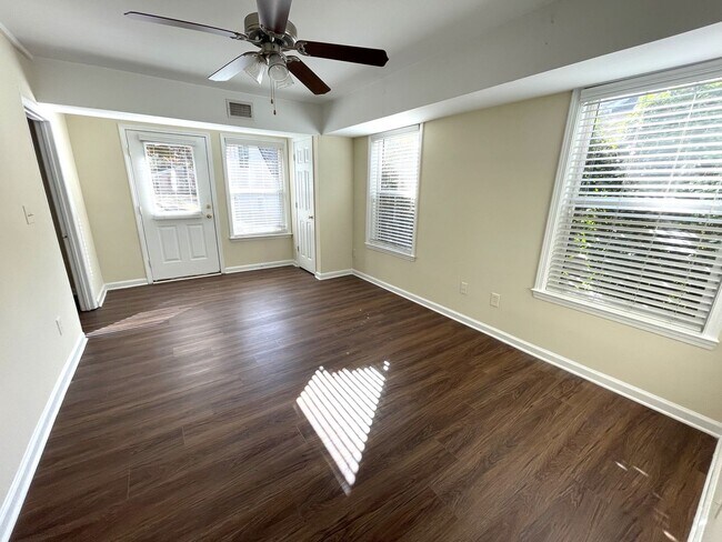 Building Photo - 5br House off S. Milledge (Available now for short term lease)