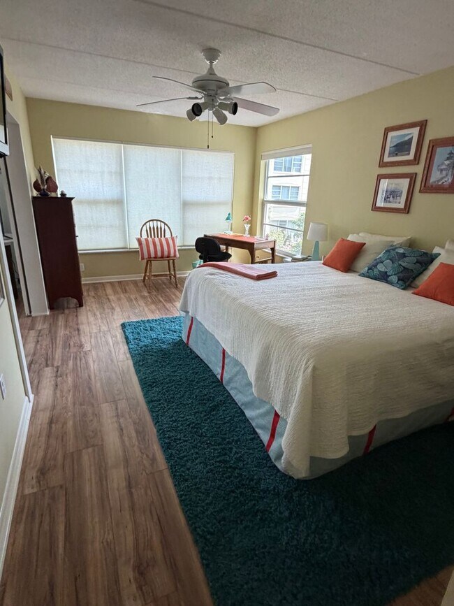 Building Photo - 3802 Gulf of Mexico Dr