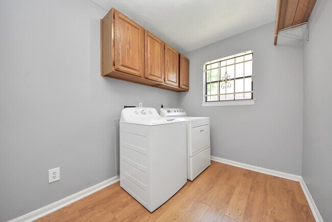 Building Photo - 16006 Autumn Falls Ln