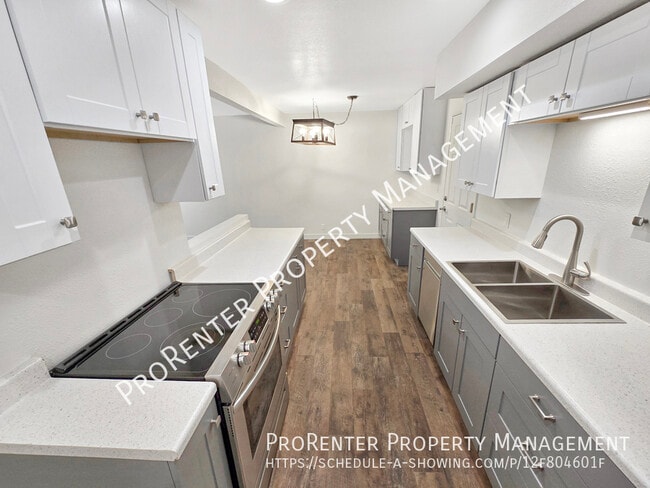 Building Photo - 975 Essex Ct Way