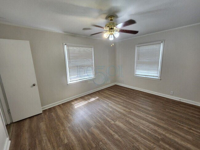 Building Photo - Compeltely Remodeled 3 Bedroom 3 Bathroom