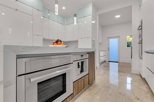 Building Photo - Southwest 130th Terrace, Miami, FL 33156 -...
