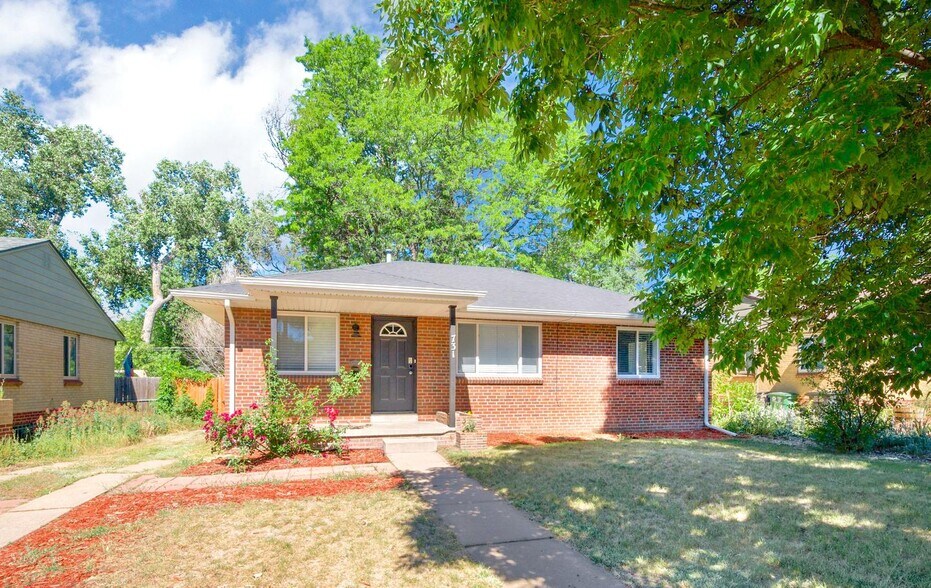 Building Photo - Classic brick Montclair home with covered ...