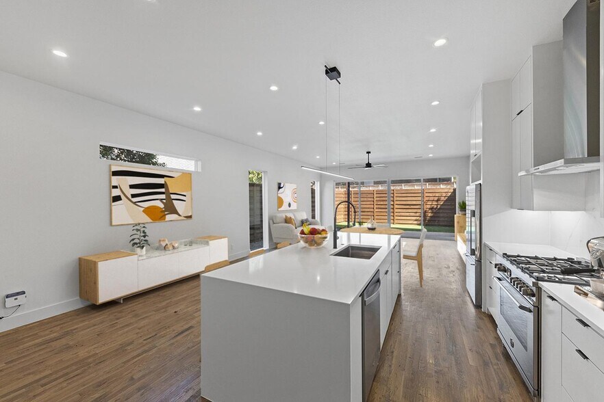 Building Photo - Modern design Oak Lawn townhouse by Inwood...